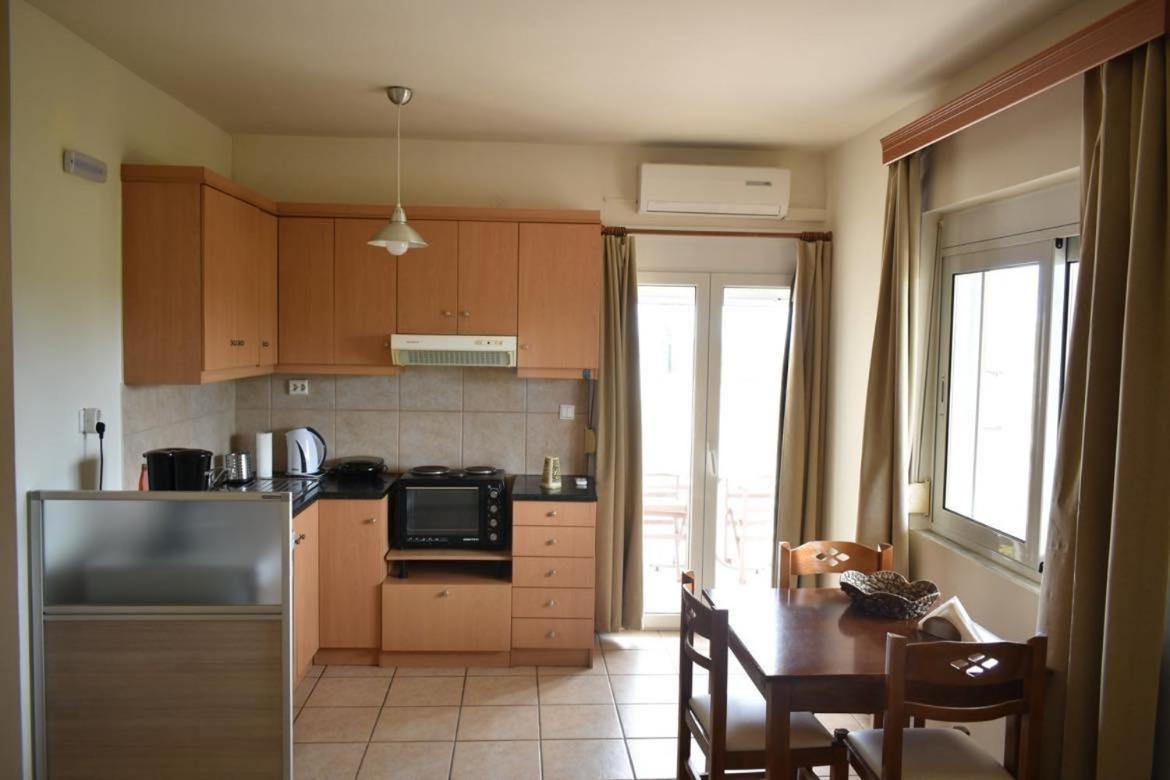 Mini Art Apartments Gerani  Exterior photo