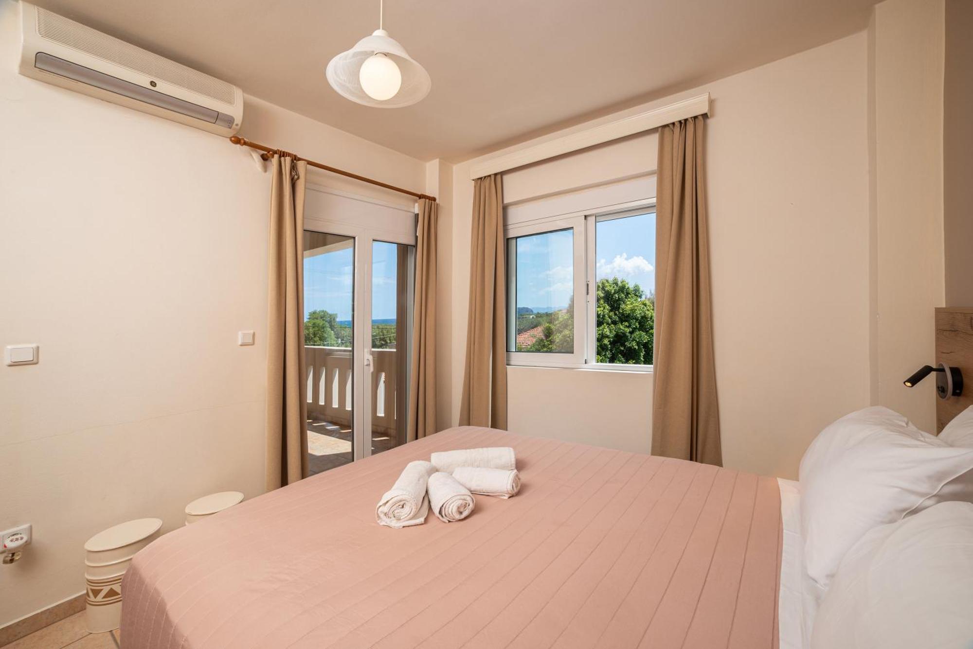 Mini Art Apartments Gerani  Exterior photo