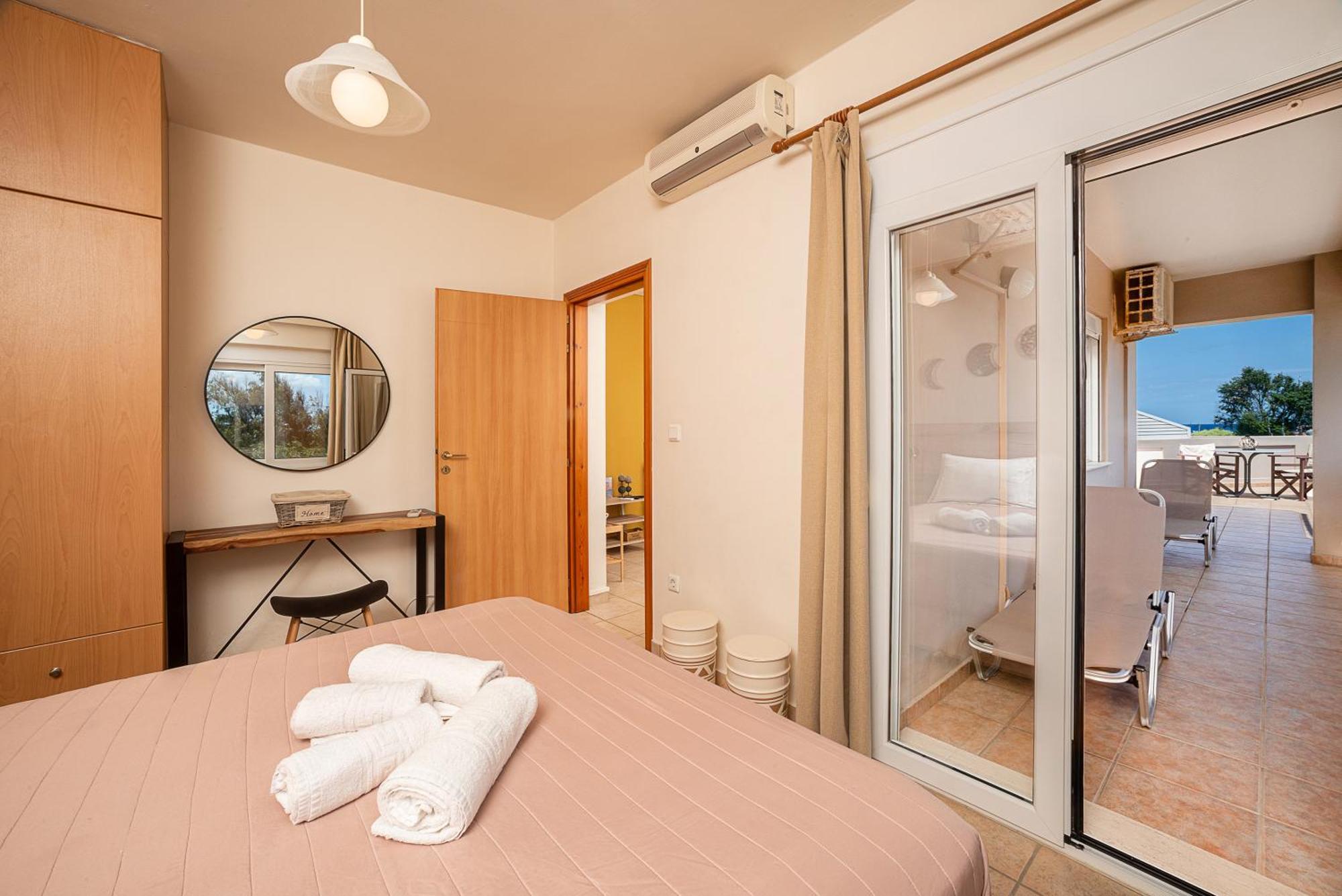 Mini Art Apartments Gerani  Exterior photo